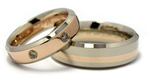 Alliances diamants en or rose et en or gris
