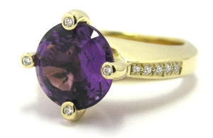 Bague améthyste diamants.