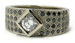 Bague diamants noirs et  blancs