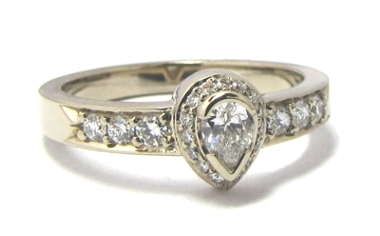 Bague diamant poire or blanc