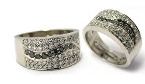 Bague diamants noirs et diamants blancs