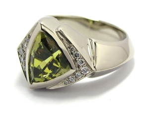 Bague grenat du Mali.