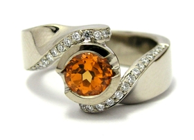 Bague grenat mandarin et diamants.