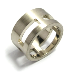 Bague homme or blanc.