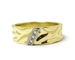 Bague or froissé et diamants
