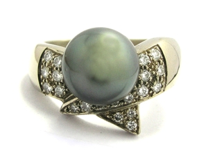 Bague perle Tahiti diamants.