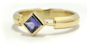 Bague tanzanite carrée.