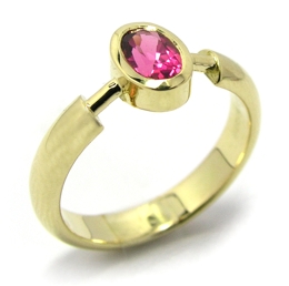 Bague tourmaline rose ovale.