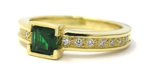 Bague tsavorite.