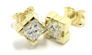 Boucles d'oreilles diamant princesse.