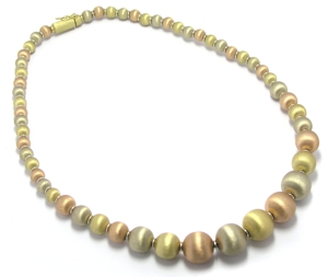 Collier boules or.
