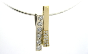 Pendentif barrette diamants.
