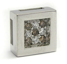 Pendentif carré diamant.