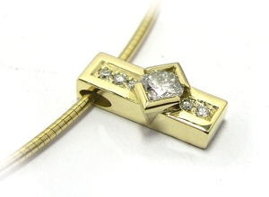 Pendentif diamant.
