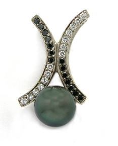 Pendentif perle, diamants noirs.