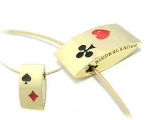 Pendentif poker.