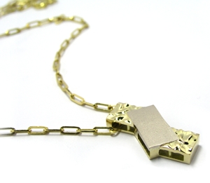 Pendentif pour homme.