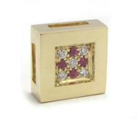 Pendentif rubis diamants.