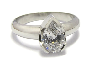 Solitaire diamant poire.