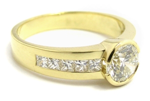 Bague de fiançailles diamants taille brillant et diamants taille princesse